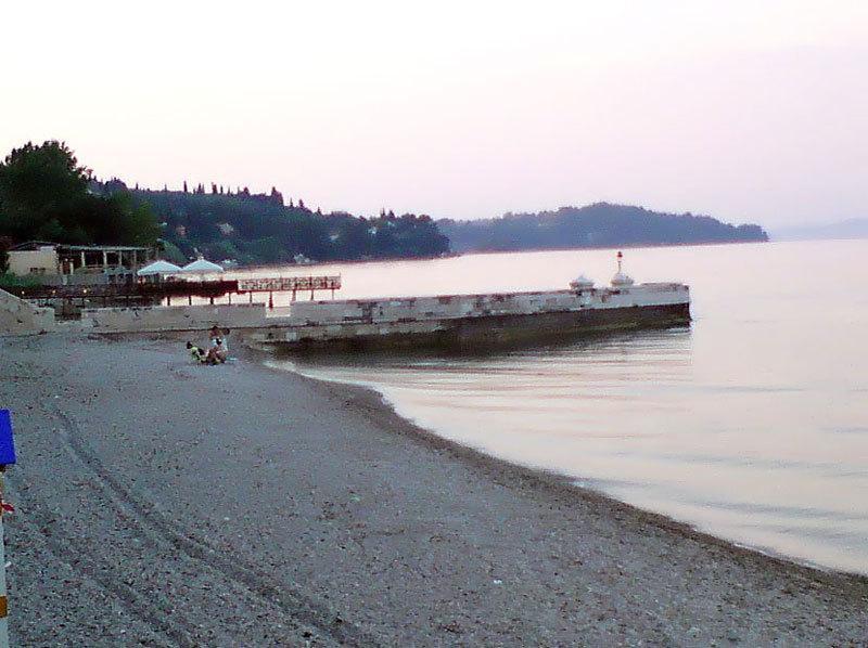 Empress Corfu * Perama (Corfu)